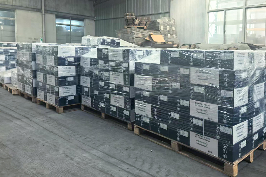 Csomagolás és raktározás